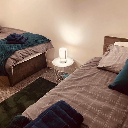 Luxury Suite 3 Bed Apartment Sleeps 6-8 แบล็คพูล ภายนอก รูปภาพ